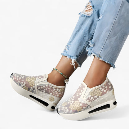 Ilona | Kirjotut kengät – elegantit ja mukavat